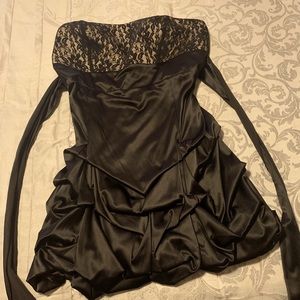 Adorable strapless cocktail/party/perfect for ringing in the new year!!